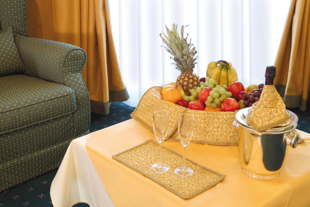 Hotel Gran Vacanze Rooms & Apartments Dimaro Exterior photo