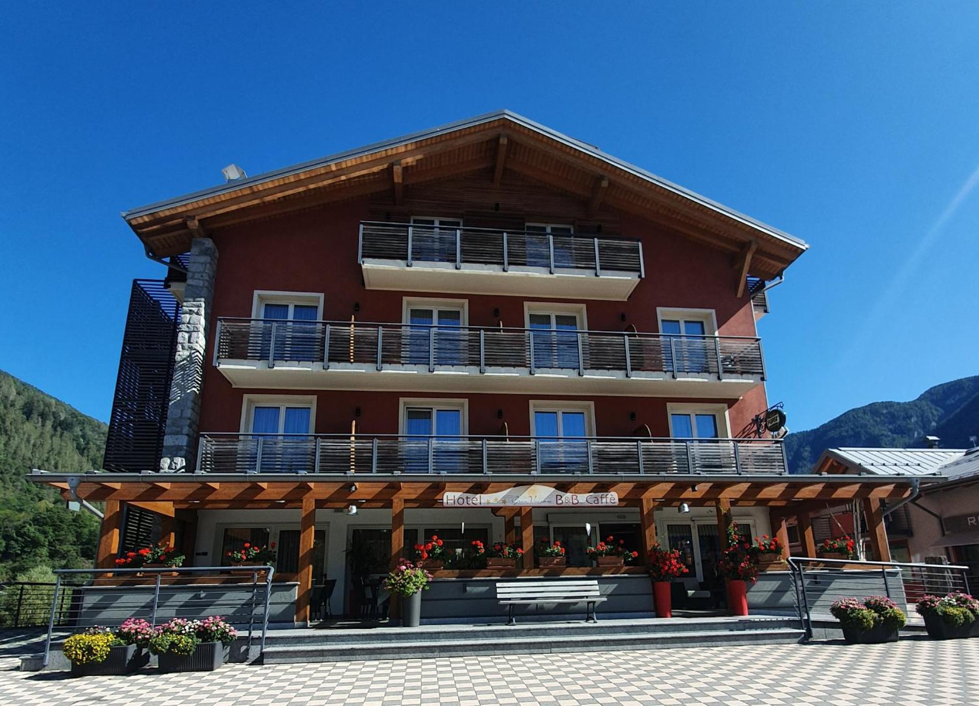 Hotel Gran Vacanze Rooms & Apartments Dimaro Exterior photo