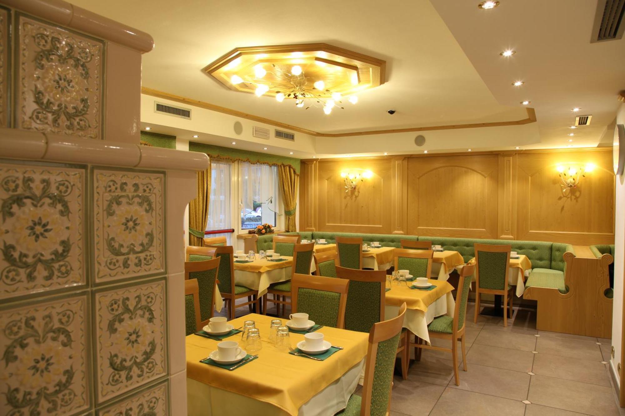 Hotel Gran Vacanze Rooms & Apartments Dimaro Exterior photo