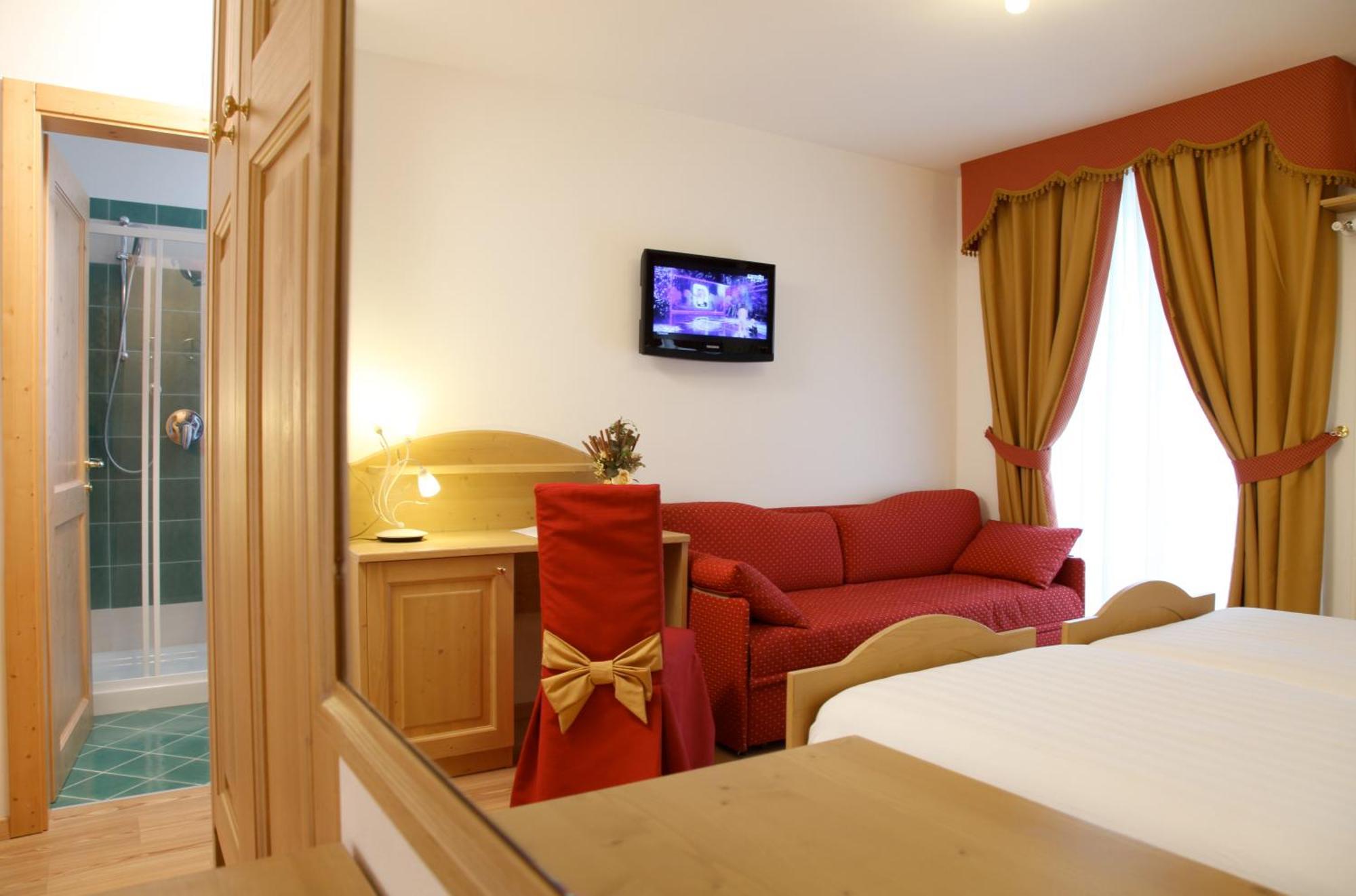 Hotel Gran Vacanze Rooms & Apartments Dimaro Exterior photo
