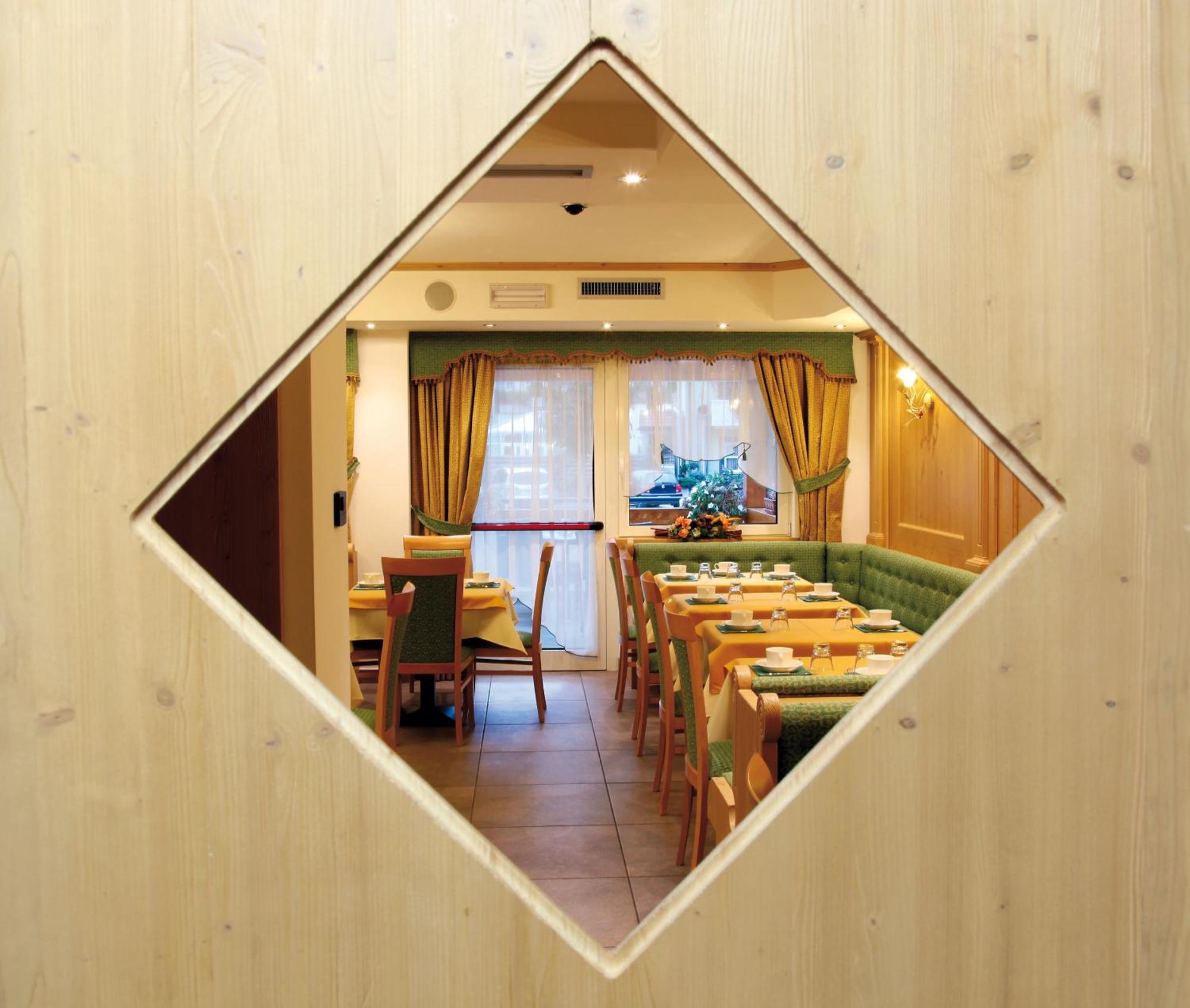 Hotel Gran Vacanze Rooms & Apartments Dimaro Exterior photo